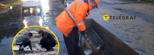 Коммунальщики убирают в Одессе после непогоды