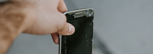 Телефон не всегда может быть разбит в прямом смысле, чтобы прекратить работу