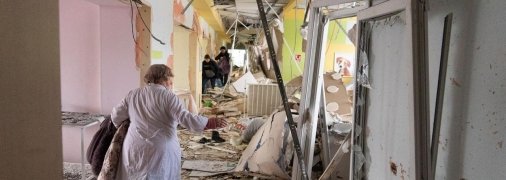 Розбомблена лікарня у місті