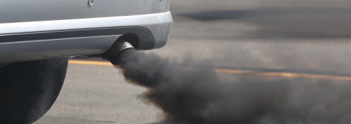 Про які несправності говорить колір диму з вихлопної в авто: пояснення водіям