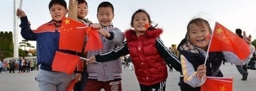 Китайцям дозволили мати трьох дітей, але ті не поспішають заводити навіть другу: в чому причина