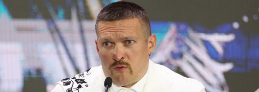 Олександр Усик почав займатися боксом лише у 15 років, а до того захоплювався футболом