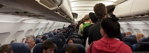 В Харькове пассажирка задержала рейс в Анталию на полчаса из-за нежелания надевать маску (видео)