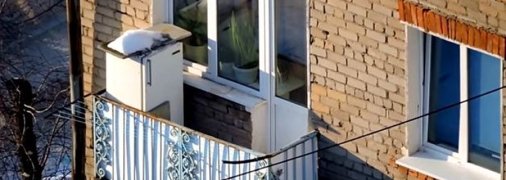 Нічого особливого - просто холодильник на чиємусь балконі