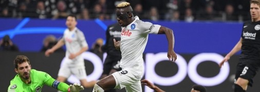 "Наполи" в большинстве победил "Айнтрахт" в Лиге чемпионов (видео)