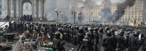 На фото кордон силовиків на Майдані Незалежності під час спроби силового розгону Євромайдану, 19 лютого 2014 року