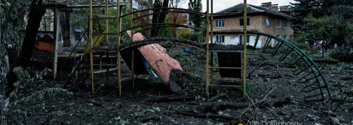 Дитячий майданчик встояв, але пошкоджений