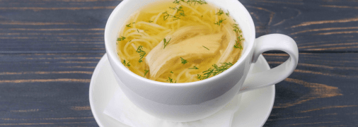 Прозорий курячий бульйон