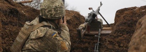 Российские боевики продолжают активно обстреливать позиции украинских защитников.