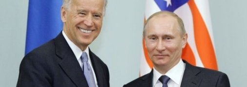 Байден играет с Кремлем в доброго и злого полицейского, но Путин сам на это напросился
