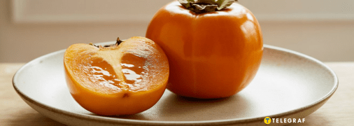 Стигла хурма солодка, соковита та ароматна