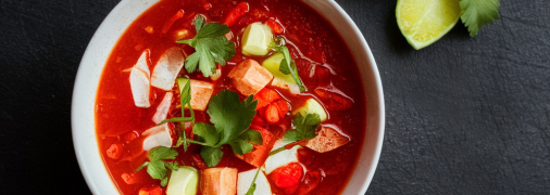 Гаспачо чудово охолоджує в спеку (зображення створено за допомогою ШІ)