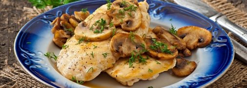 Нежное куриное филе с грибами в необычном соусе