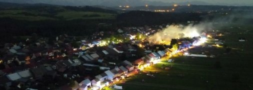 Серьезный пожар оставил сотню поляков на улице, есть пострадавшие (фото, видео)