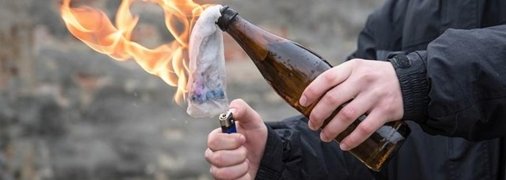 "Коктейль Молотова" ледь не спалив автозак у Москві