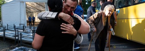 Усиление обстрелов не оставляет людям много времени на размышления – ехать или нет. Фото Коллаж "Телеграфа"