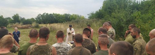 Молебен о.Владимира в полевых условиях