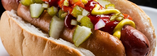 Вкусный хот-дог станет отличным перекусом (изображение создано с помощью ИИ)