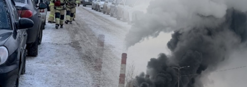 Огонь охватил более полутора тысяч квадратных метров