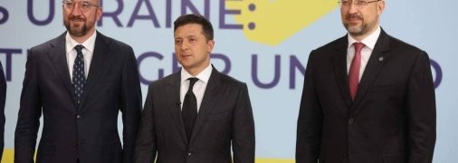 На фото слева направо: Шарль Мишель, Владимир Зеленский, Денис Шмыгаль