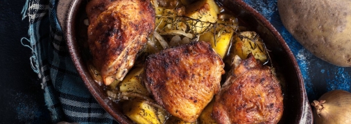 Куриные окорочка с картофелем и сухофруктами