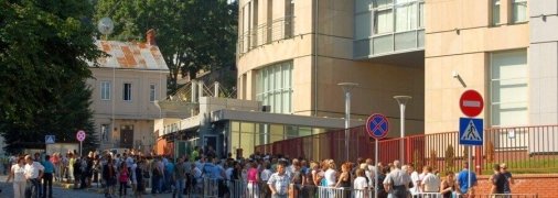 Черга перед консульством