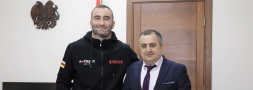 Гассиев с армянским чиновником