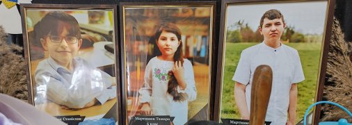 Троє дітей з однієї родини вчились у школі та мріяли про щасливе майбутнє