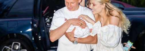 Александр Зинченко с женой и ребенком