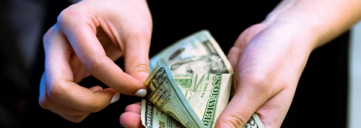 Курс валют в Україні змінюється через низку факторів