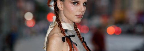 Джулія Фокс не втомлюється епатувати глядачів