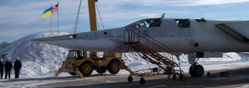 "Порежем самолеты – построим жилье военным": как Украину лишили ядерного статуса