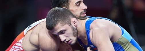 Емін Сефершаєв (у синьому)