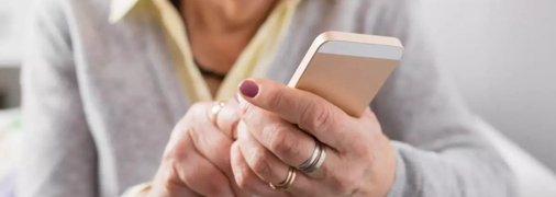 Смартфони можуть завдати пенсіонерам неприємностей