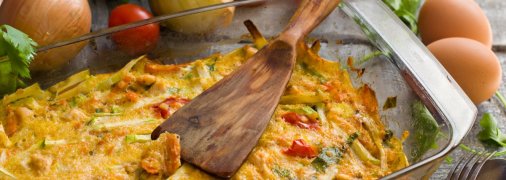 Запеканка из кабачков с курицей в духовке получается очень нежная и ароматная