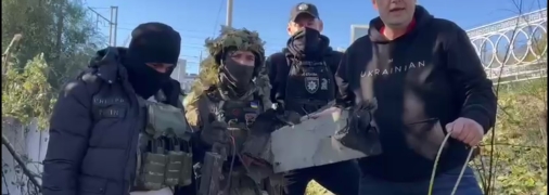 Геращенко рядом с правоохранителями