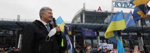 Петро Порошенко біля аеропорту "Київ"