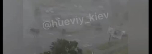 "Другая Вселенная": в сети удивляются ливню с градом на столичной Дарнице 