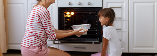 Цокольна скринька під плитою має своє призначення