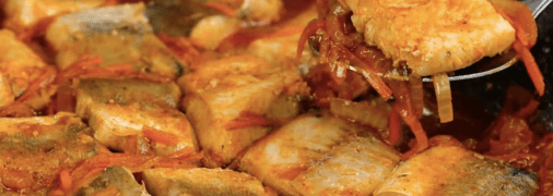 Хек у томатному соусі