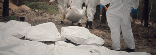 Замученные тела украинцев доставали из братской могилы больше недели