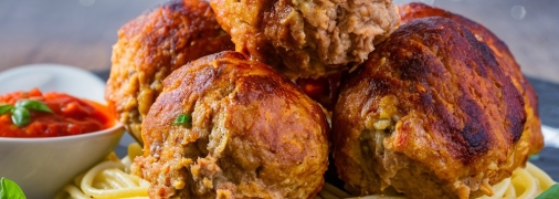 Митболы станут отличным вариантом сытного обеда (изображение создано с помощью ИИ)