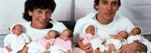 Каково менять подгузники сразу шестерым: история родителей шестерняшек