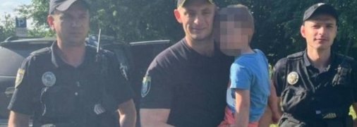 Искали 14 часов: в Киеве 5-летний мальчик пропал, катаясь на самокате (фото)