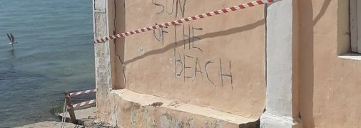 Золотые пляжи исчезают на глазах: в сети показали фото последствий добычи песка оккупантами в Крыму