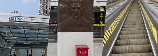 Спуск к платформе на эскалаторе длится 10 минут