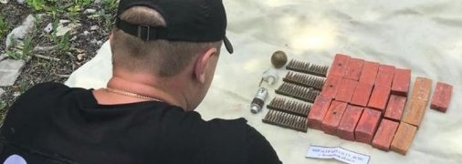 Боевики "ЛНР" заложили тротил и боеприпасы прямо в брошенном детском лагере (фото)