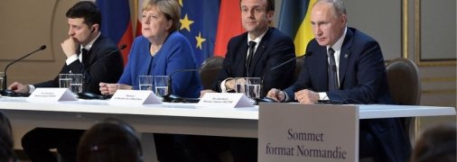 Зеленський після зустрічі з Меркель звинуватив Росію в зриві переговорів "нормандської четвірки"