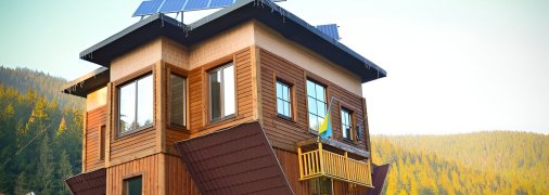 Перевернутый дом в Полянице Ивано-Франковской области