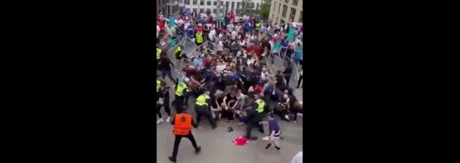Давка и потасовки фанов с копами: что происходит у "Уэмбли" перед финальным матчем Евро-2020 (видео)
